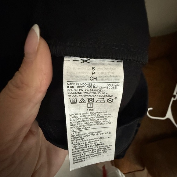 Old Navy Black Patterned Leggings - Picture 7 of 7